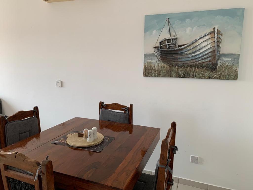 Comfortable 2 Bedroom Apartment In Popular Limnaria Gardens Pafos Dış mekan fotoğraf